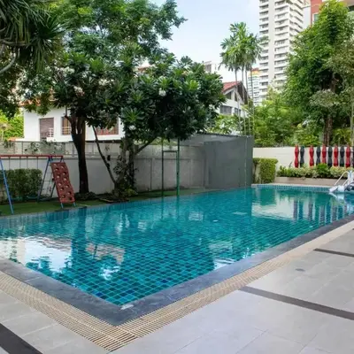 Shine Sukhumvit 33 Aparthotel Phrompong