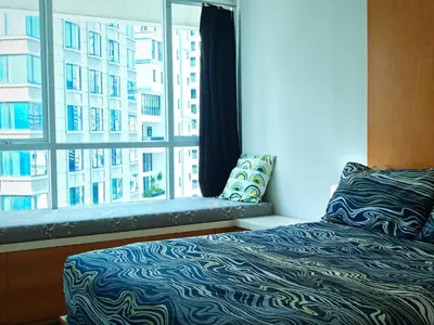 a bedroom with a bed and a large window at City comfort appartment, Skytain Step 600 m, Erawan shrine in Bang Kapi
