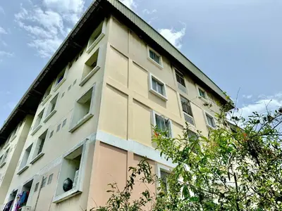 a tall building with windows on the side of it at Nakara Place บ้าน นาครา in Ban Rang Pho
