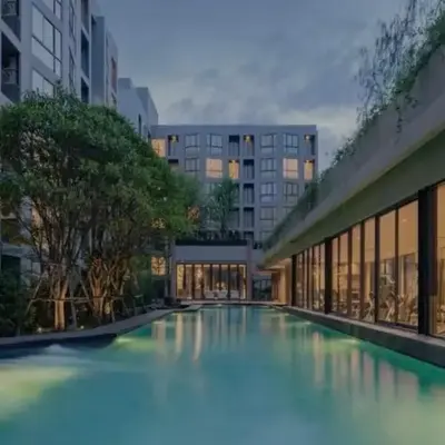 Modern room with Pool and Gym in the city center just 600m from Subway station!