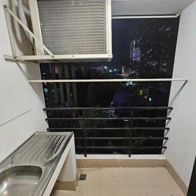 a room with a window with a sink and a window at bang khun thian14 in Sathani Wat Sing