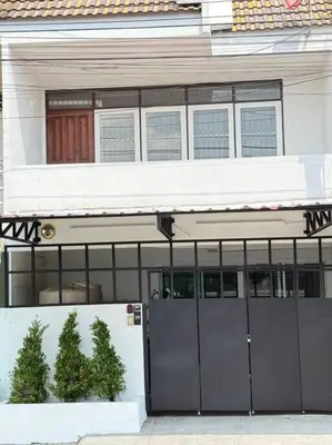 a house with two garage doors in front of it at 10MIN \u66fc\u8c37\u72ec\u680bChatuchack,Kasetsart\u7cbe\u54c1\u522b\u5885 MYSTORY HOUSE in Bangkok
