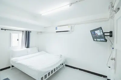 a hospital room with a bed and a monitor at GO INN Bangkok Rama3 โกอินน์ พระราม3 in Bangkok