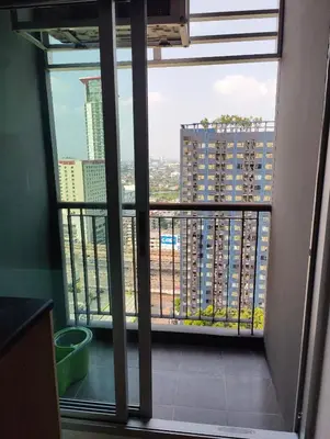 a room with a window with a view of a city at Aspire Rattanatibet 2 at MRT Purple Line in Nonthaburi