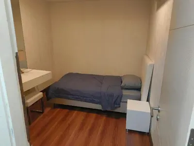 a small bedroom with a bed and a desk at بانكوك سوكمفيت شارع 5 liv at 5 in Bangkok