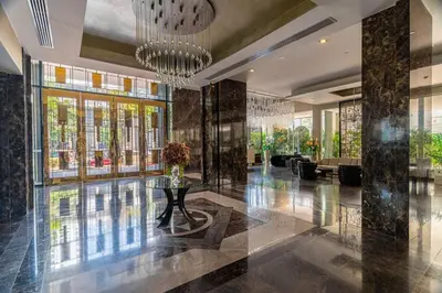 a lobby with a table and a chandelier at Thonglor area 1 Bedroom FastWiFi Sauna Big Swimming Pool 43 in Bangkok