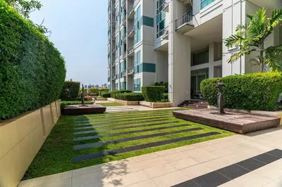 a building with a garden in front of a building at Thonglor Area 1 bedroom Check in 24h Fast WiFi 98 in Bangkok