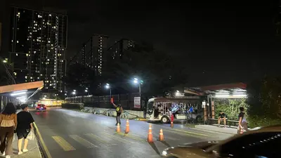 a city street at night with a food truck at GM bangson home in Bangkok