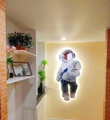 a painting of a astronaut hanging on a wall at \u5e0c\u671b\u66f4\u597d\u6c11\u5bbf in Bang Rak