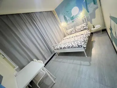 a small bedroom with a bed and a chair at \u5e0c\u671b\u66f4\u597d\u6c11\u5bbf in Bang Rak