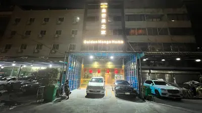 a car garage with cars parked in front of a building at Golden Mango home hotel \u91d1\u8292\u679c\u4e4b\u5bb6\u9152\u5e97 in Bangkok