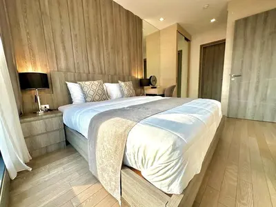 a bedroom with a large bed in a room at Cozy & Bright apartment - Asoke in Bangkok