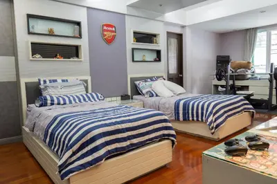 a bedroom with two beds and a desk at Luxury 4 KingSize BedRooms - Central & Modern Sukhumvit in Bangkok