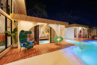a house with a swimming pool and two chairs at Fira\u5e7d\u58837\u5367\u6cf3\u6c60\u8c6a\u534e\u522b\u5885 in Sathani Khlong Tan