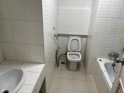a bathroom with a sink and a toilet and a tub at Srivara condo Rachada in Bangkok