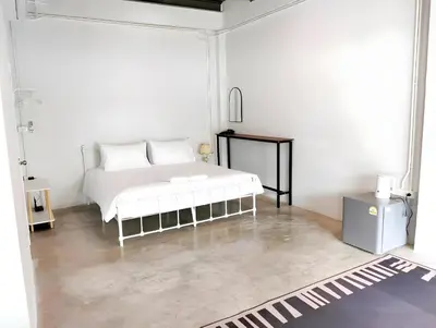 a white bedroom with a white bed in a room at xx Yellow Place Sukhumvit 2 - BTS Nana Pro in Bangkok