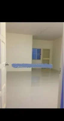 an empty room with a blue shelf on the wall at บ้านเช่าดีๆเงียบสงบที่ลงตัว in Ban Lat Tanot