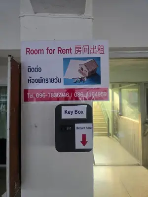 a room for rent sign on the side of a building at Beautiful Studio 107 Apartment with nice living room with WiFi in Bangkok