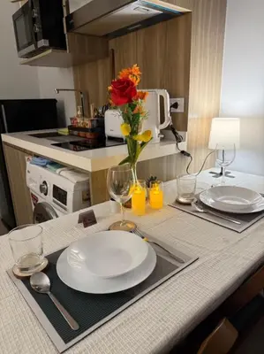 a table with two white plates and a vase with a flower at คอนโดติด bts ตลาดพลู 0 เมตร ใกล้ Iconsiam ว่างรายเดือน in Thonhuri