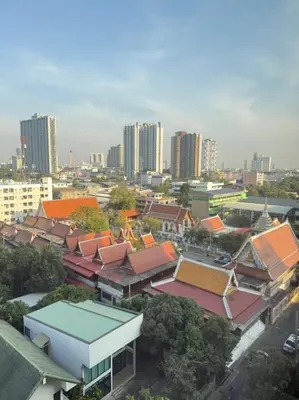 a group of buildings in a city with tall buildings at คอนโดติด bts ตลาดพลู 0 เมตร ใกล้ Iconsiam ว่างรายเดือน in Thonhuri