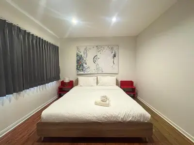 a bedroom with a bed and a painting on the wall at Bangkok Phomphong Villa\u8054\u6392\u6cf0\u5f0f\u522b\u5885 in Bangkok