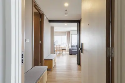a hallway with a door leading to a living room at loft \u6cf3\u6c60\u516c\u5bd3 \u4e09\u623f\u4e8c\u536b \u514d\u8d39WiFi in Bangkok