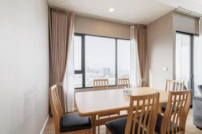 a dining room with a table and chairs at loft \u6cf3\u6c60\u516c\u5bd3 \u4e09\u623f\u4e8c\u536b \u514d\u8d39WiFi in Bangkok