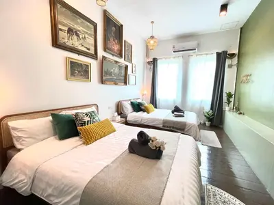 two beds in a room with two beds at Entire house,Unwind in the city, near GrandPalace in Bangkok