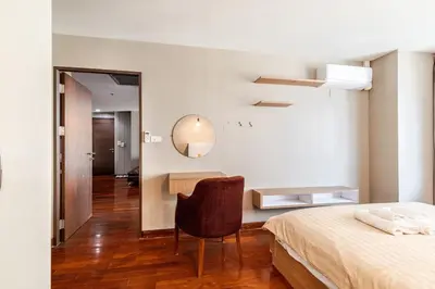 a bedroom with a bed and a desk and a chair at Large room with 2Beds BTS Chitlom Sukhumvit BKK in Bangkok