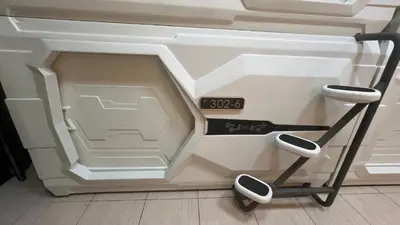 a small cart in a room with a clock on it at Golden mango home Youth hostel \u91d1\u8292\u679c\u4e4b\u5bb6\u9752\u5e74\u65c5\u820d in Bangkok