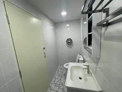 a white bathroom with a sink and a toilet at Golden mango home Youth hostel \u91d1\u8292\u679c\u4e4b\u5bb6\u9752\u5e74\u65c5\u820d in Bangkok