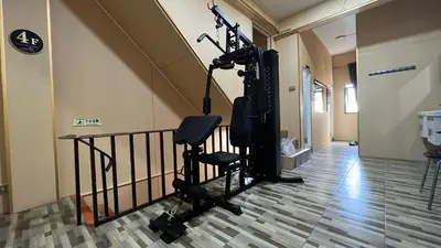 a room with a recording studio in a building at Golden mango home Youth hostel \u91d1\u8292\u679c\u4e4b\u5bb6\u9752\u5e74\u65c5\u820d in Bangkok