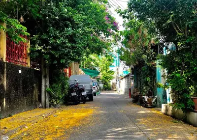 an empty street with a yellow blanket on the road at Papaya House Bangkok - Wat Arun in Bangkok Noi