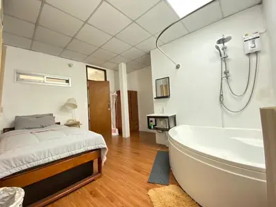 a bedroom with a bed and a bath tub at Cheap house 7min next to BTS Kasetsart , 5 bedroom in Ban Yang