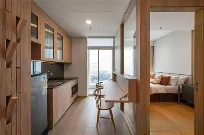 a kitchen with a desk and a kitchen with a bed at \u7d20\u5764\u9038\u6cbf\u7ebf\u5929\u94c1\u4f0a\u5361\u9ea6\u7ad9 in Bangkok