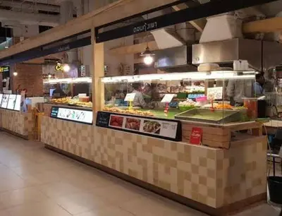 a food counter in a store with people preparing food at ห้องเช่ารายวัน เมืองทองธานี C5 By ณดา in Ban Bang Phang