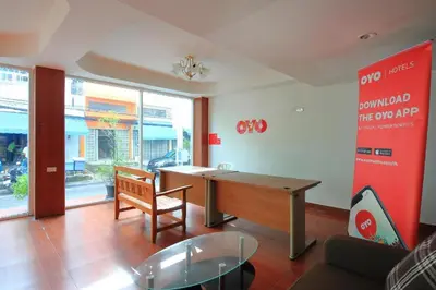a living room with a table and a couch at OYO 410 Diamond Boutique Hostel in Bangkok