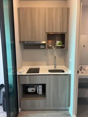 a small kitchen with a sink and a sink at KnIGHTSBRIDGE in Bangkok