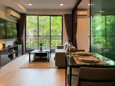 a living room with a couch and a table at Contemporary Downtown - Ultra Fast WiFi - BTS Asoke in Bangkok