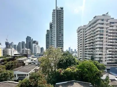 a view of a city skyline with tall buildings at Stylish Downtown 1BR - Ultra Fast WiFi - BTS ThongLor in Bangkok