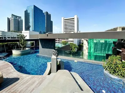 a swimming pool with a view of a city at Stylish Premier 1BR - Ultra Fast Wifi - BTS Nana in Bangkok