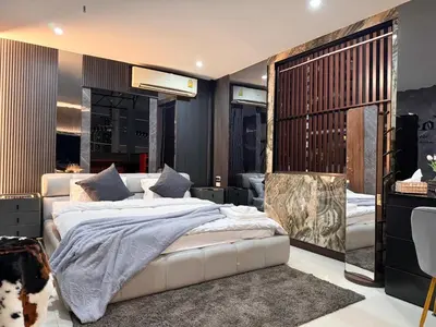 a bedroom with a large bed in a room at Delta9 Phrakanong 3 mins BTS Phrakanong in Bangkok