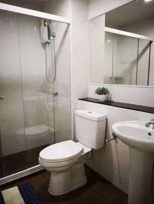 a bathroom with a toilet and a shower and a sink at Fiber Wifi 850m to BTS Onnut in Amphoe Phra Khanong
