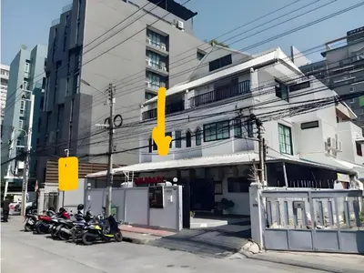 a group of motorcycles parked in front of a building at Yellow Place Sukhumvit Soi 2 -เยลโล เพลส สุขุมวิทซอย 2 in Bang Kapi