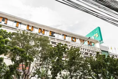 a building with windows on the top of it at One9Five Asoke Rama 9 \u6708\u79df 500mbps wifi in Bangkok