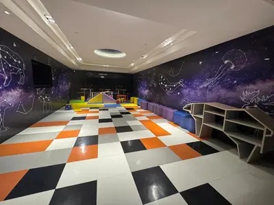 a room with a checkered floor and a checkerboard floor at River Cando Perfect for relaxing in Ban Sai Ma