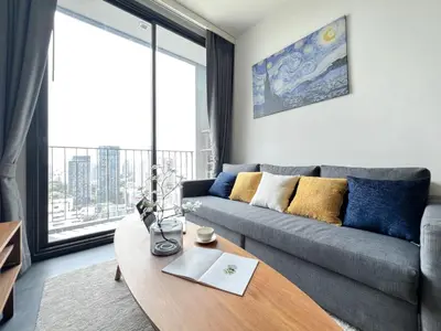 a living room with a couch and a table at Urban Chic Living - 1BR - Ultra Fast WiFi - BTS Asoke in Bangkok