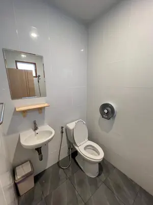 a bathroom with a toilet and a sink at นวมินทร์ 76 พูลวิลล่า - Nawamin 76 Poolwilla in Ban Baen Phichit