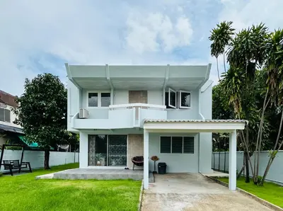 a white house with a balcony on top of it at Near Airport 2nd room for 2,8K & 3rd for 1,8K & 4th only 300B INBOX! in Sathani Ban Hua Mak