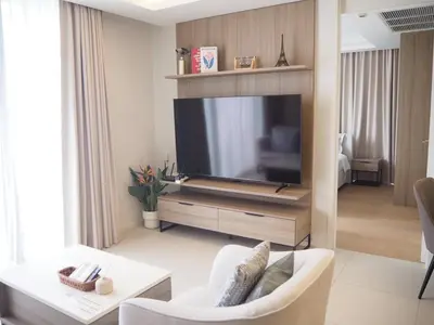 a living room with a television and a white couch at Circle Sukhumvit31 Bangkok #2BR #5ppl in Bangkok